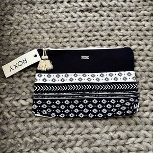 NWT Roxy Navy and White Pouch